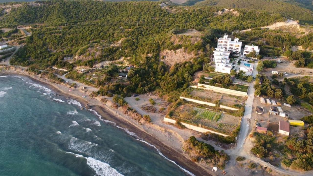 Oasis Residency Spille Exterior photo